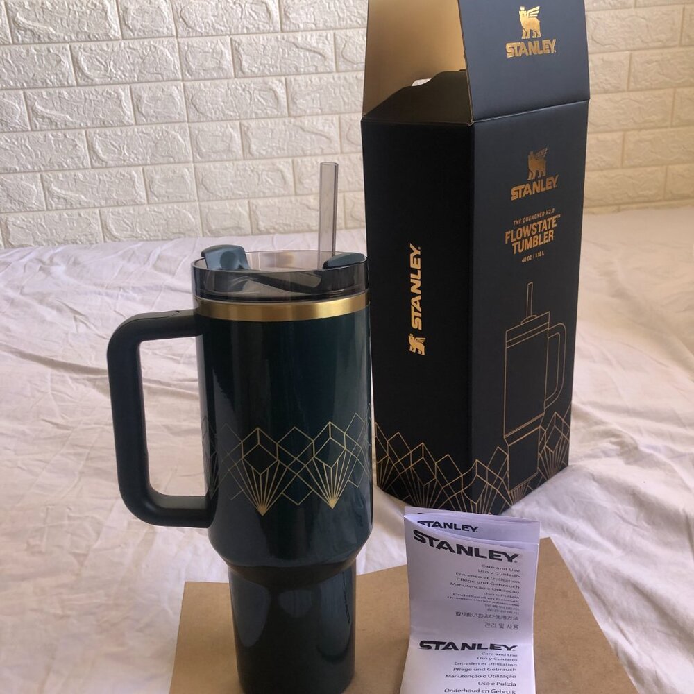 New In Box Stanley 40oz Quencher H2.0 - Forest Gloss DECO Special Edition